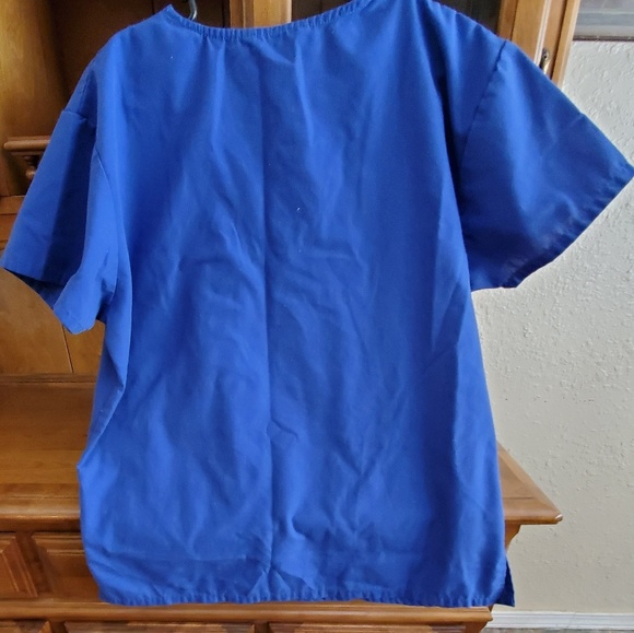 🇺🇸FINAL MARKDOWN!! SCRUB TOP - Picture 2 of 3